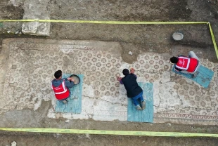 Hatay'da temel kazısında Geç Antik Çağ'a ait mozaik bulundu