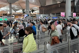 Her 3 yolcudan 2'si İstanbul ve Antalya havalimanlarını kullandı