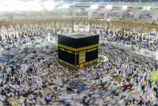 Hicri yılın başlamasıyla birlikte Kabe'nin örtüsü yenilendi
