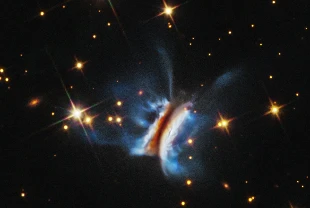 Hubble, Güneş sisteminin 40 katı büyüklüğünde dev yapıyı görüntüledi