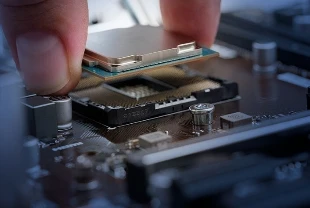 Hürmüz ablukasının etkileri artıyor: Küresel teknoloji ve tarım tedarikinde risk derinleşiyor