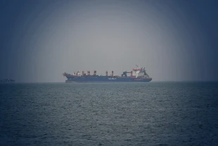 Hürmüz Boğazı 2 haftalık mola ile açıldı: İlk gemiler geçti