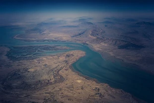 Hürmüz Boğazı'nda saldırı: Keşm Adası'ndaki İran limanı hedef alındı