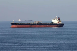 Hürmüz Boğazı'ndan İran'a ait olmayan ilk ham petrol tankeri geçiş yaptı