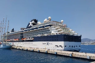 İki kruvaziyer birden Bodrum'da: Binlerce turist Ege'ye geldi