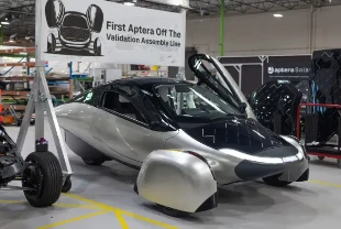 İlk güneş enerjili elektrikli araç üretim bandında