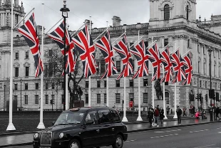 İngiltere konut piyasası: Ortalama fiyatlar martta yüzde 0,8 arttı