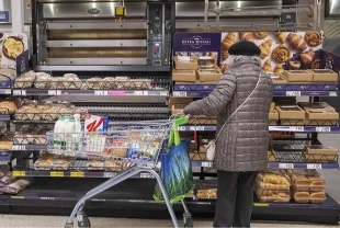 İngiltere’de perakende fiyatları uzun süre sonra düşüşe geçti