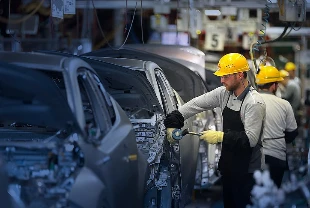 İngiltere'de tarifeler ve siber saldırılar etkili oldu! Otomobil üretimi sert düştü