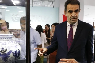 İpek Yolu'nun mirası Çin porselenleri Pekin Yunus Emre Türk Kültür Merkezi'nde sergilendi