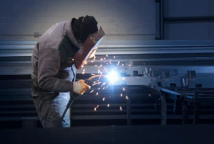 İmalat sanayinde yavaşlama hızı azaldı: Kasımda PMI 48,0’a yükseldi