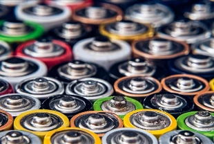 İspanya ve Portekiz'deki elektrik kesintisi iletişimde pilli radyonun önemini hatırlattı