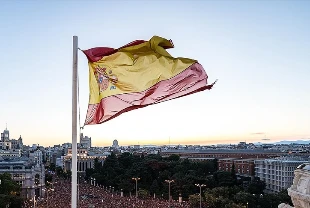 İspanyol çiftçiler protesto için traktörleriyle yolları kapattı