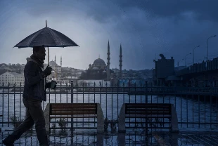 İstanbul'da hafta sonu hava durumu: Sağanak yağışlar pazar günü etkisini artıracak