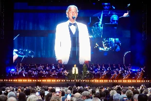 İtalyan tenor Andrea Bocelli, İstanbul'da konser verdi