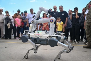 Jandarmanın yeni yardımcısı envantere girdi! Robot köpek dikkatleri üzerine çekti