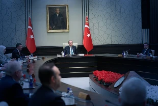 Kabine toplanıyor