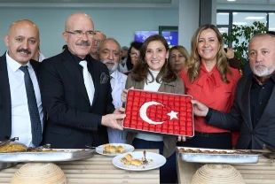 Kadın ustaların 'Tatlı' rekabeti: En iyi baklavayı yapmak için yarıştılar
