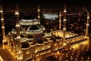 Kadir gecesi yarın idrak edilecek: Bin aydan daha hayırlı gece