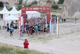Kapadokya Çöl Maratonu başladı! 25 ülkeden 350 sporcu