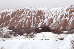 Kapadokya'da mevsimin ilk karı yağdı