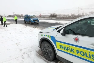 Kar nedeniyle kapanan Malatya-Kayseri kara yolu yeniden ulaşıma açıldı!