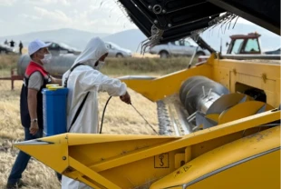 Kars’ta biçerdöverler dezenfekte edilip hasada başlıyor