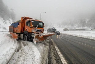Kars'ta kar nedeniyle kapanan 8 köy yolu ulaşıma açıldı