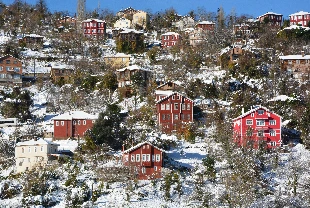 Kastamonu'da karlar altında kaldı! Tarihi İnebolu evleri beyaza büründü
