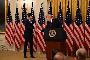 Kevin Warsh FED başkanı olarak göreve başladı! Beyaz Saray'da 39 yıl sonra bir ilk