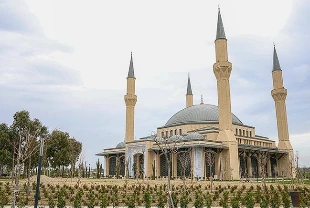 KKTC'de yapımı tamamlanan Millet Camisi ramazana hazır