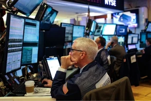 Küresel piyasalarda yön arayışı: Yoğun veri haftası öncesi teknoloji hisselerinde satış baskısı arttı