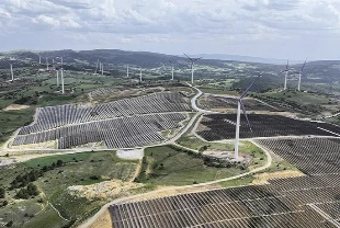 Küresel yenilenebilir enerji yatırımları 2024’te 807 milyar dolara ulaştı