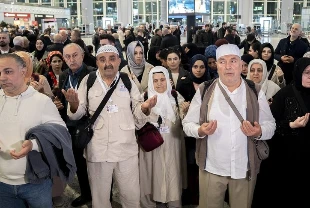 Kutsal yolculuk başladı: İlk hac kafilesi İstanbul'dan dualarla uğurlandı