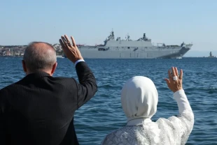 Mavi Vatan'da Türk donanmasından gövde gösterisi! Cumhurbaşkanı Erdoğan, gemileri selamladı