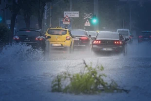 Meteoroloji'den beş bölge için yerel kuvvetli sağanak uyarısı: Fırtına ve hortum riski