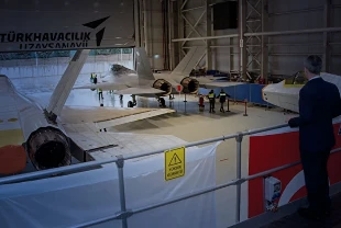 Milli Muharip Uçak KAAN'ın yetenekleri artıyor: Yeni prototipler hangardan çıktı