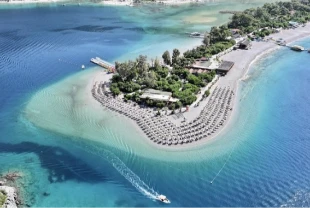 Muğla'da 110 mavi bayraklı plaj turistlerin gözdesi oldu