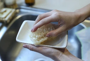 Mutfak dolabı yağ lekesi nasıl çıkar? İşte mucize karışım!