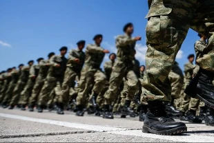 O ülke kararını değiştirdi! Zorunlu askerlik yeniden gündemde