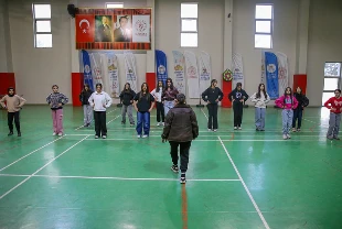 Öğrenciler tatilde gençlik merkezlerindeki faaliyetlerle ekrandan uzaklaştı