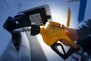 Orta Doğu gerilimi enerji piyasalarını etkiliyor! Çin’de akaryakıta yaklaşık 100 dolarlık zam