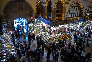 Osmanlı döneminden bugüne 400 yıllık ticaret mirası: Mısır Çarşısı