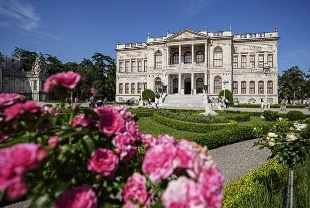 Osmanlı'nın görkemli mirası Dolmabahçe Sarayı 170 yaşında