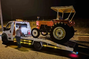 Otoyola traktörle çıktı! Denetimden kaçamadı