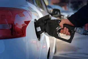 Petrol fiyatları düşüşte! Benzin fiyatları, motorin fiyatlarına indirim gelecek mi?