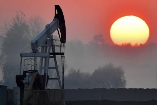 Petrol fiyatları Rusya'ya yaptırım beklentileriyle dalgalandı