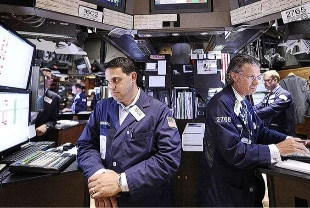 Petrol geriledi, dolar endeksi güçlendi: Piyasalar ABD verilerini bekliyor
