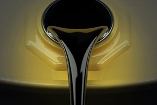 Petrol hafif geriledi: Ateşkes umutları yükseliş ivmesini kırdı