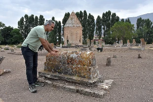 Selçuklu Mezarlığı'nda yeni mezarlar gün yüzüne çıktı